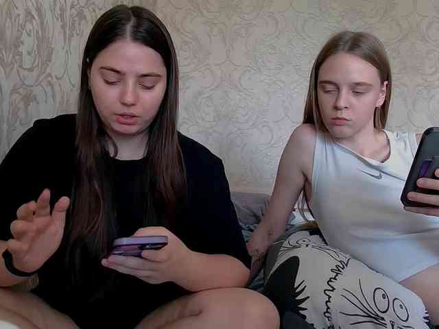 Ami-Still Sex Cam Show