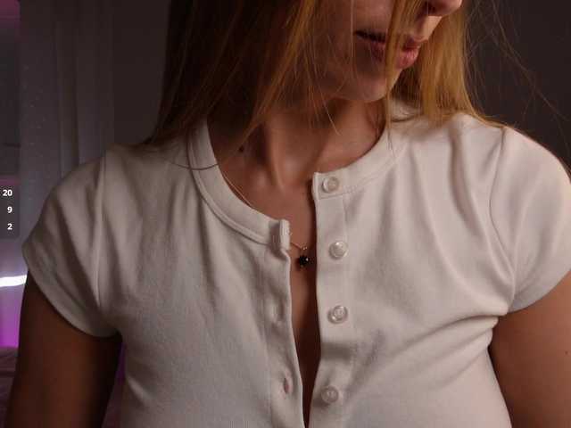 HelloKikky live cam on BongaCams
