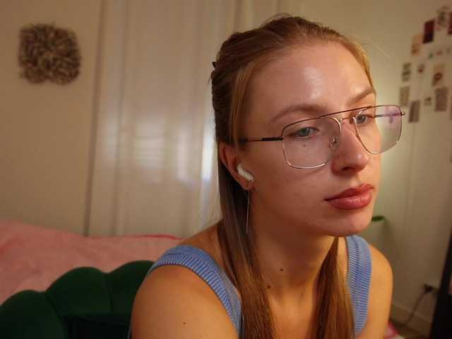 HelloKikky live cam on BongaCams