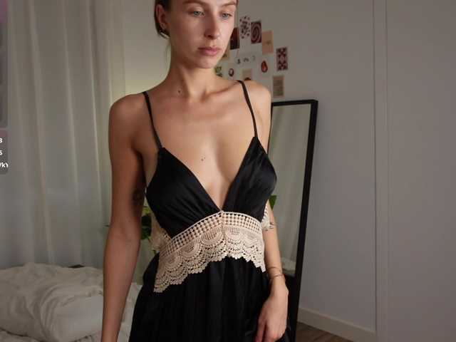HelloKikky live cam on BongaCams