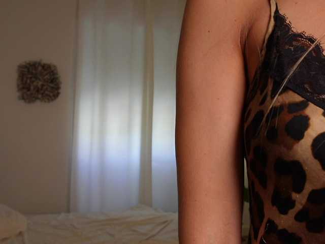 HelloKikky live cam on BongaCams