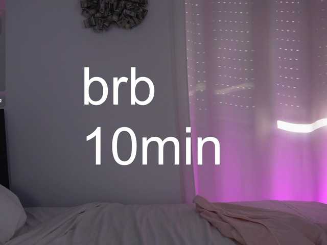 HelloKikky live webcam show