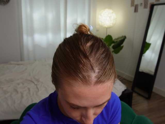 HelloKikky live webcam show