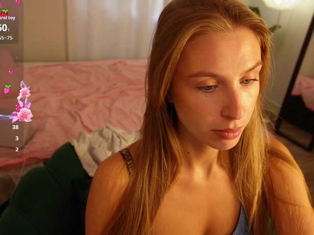 HelloKikky live cam on BongaCams