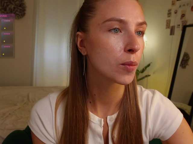 HelloKikky live cam on BongaCams