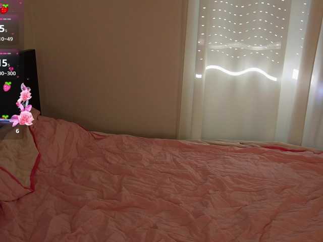 HelloKikky live cam on BongaCams