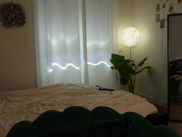 HelloKikky live cam on BongaCams