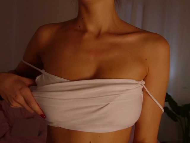 HelloKikky live cam on BongaCams