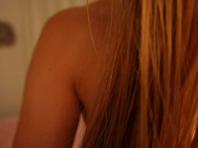 HelloKikky live cam on BongaCams