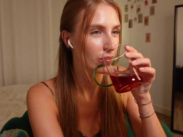 HelloKikky live cam on BongaCams