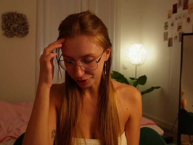 HelloKikky live cam on BongaCams