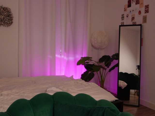 HelloKikky live cam on BongaCams