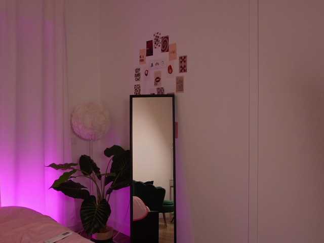 HelloKikky live cam on BongaCams