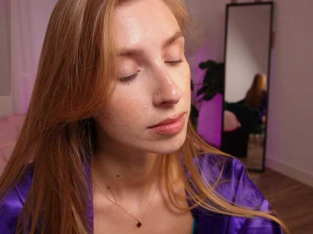 HelloKikky live cam on BongaCams