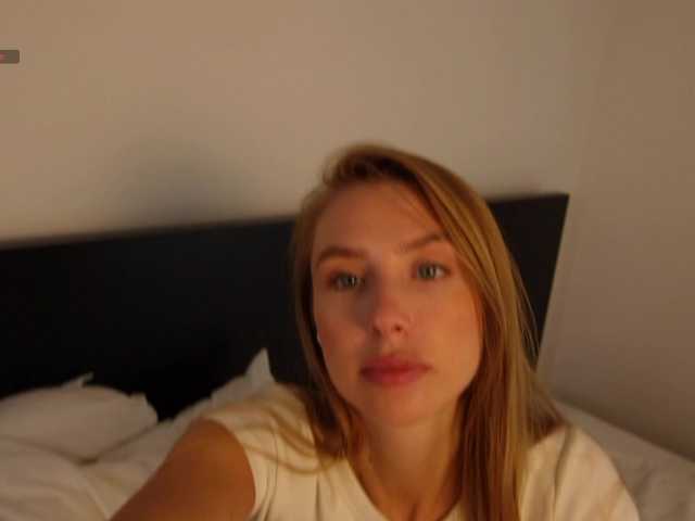 HelloKikky live cam on BongaCams