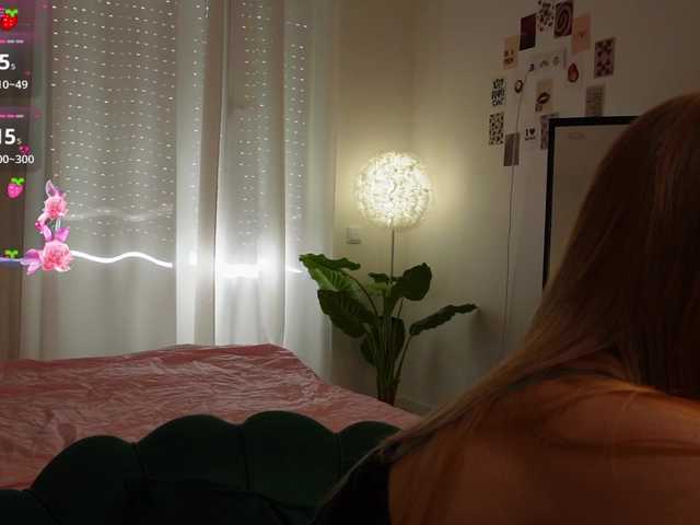 HelloKikky live cam on BongaCams