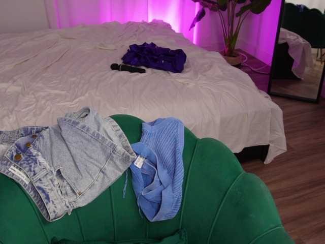 HelloKikky live cam on BongaCams