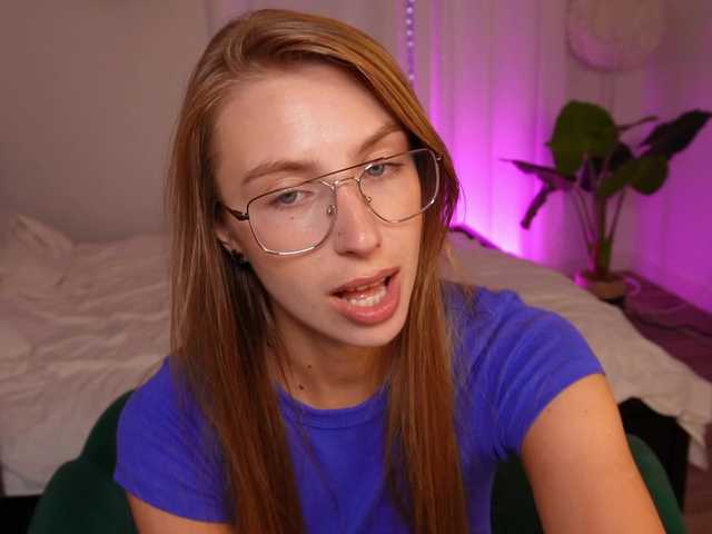 HelloKikky live cam on BongaCams