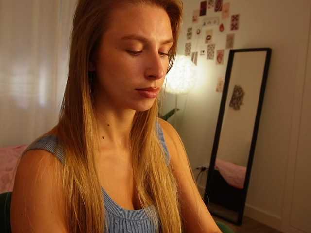 HelloKikky live cam on BongaCams