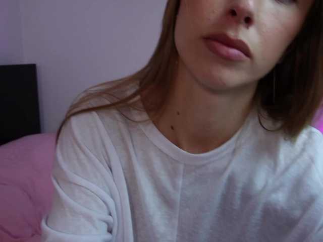 HelloKikky live cam on BongaCams
