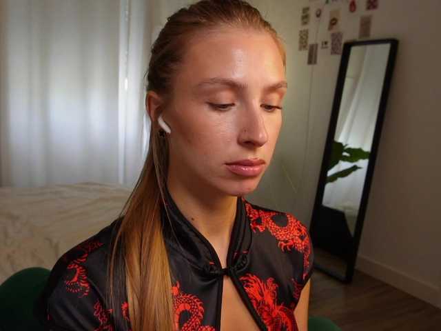 HelloKikky live cam on BongaCams