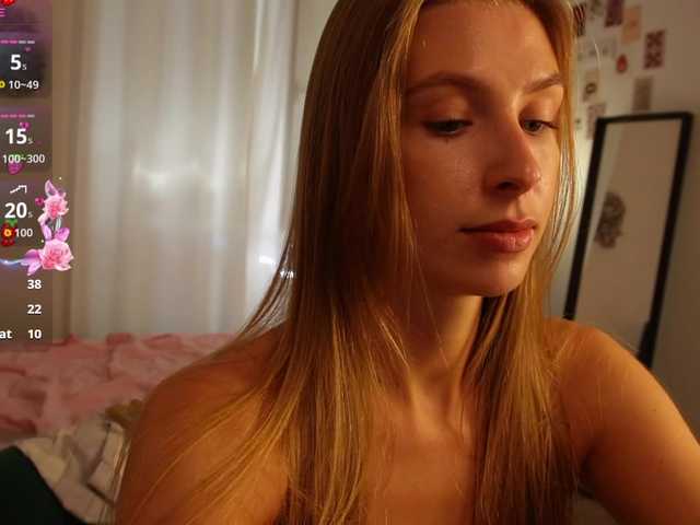 HelloKikky live cam on BongaCams
