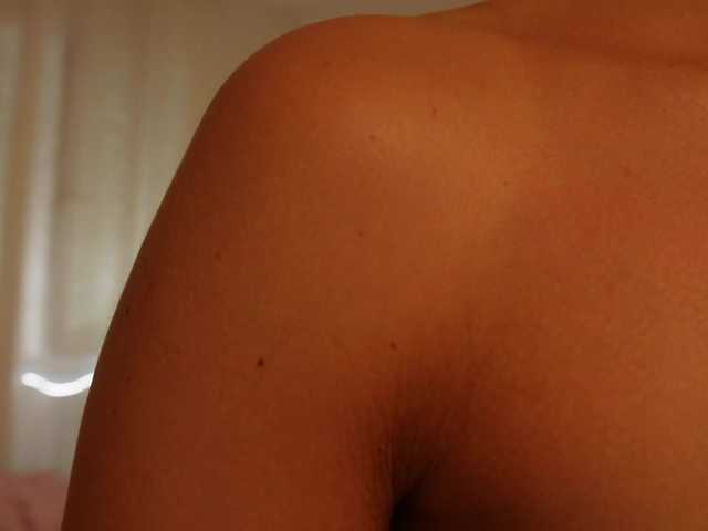 HelloKikky live cam on BongaCams