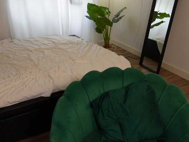 HelloKikky live cam on BongaCams