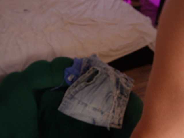 HelloKikky live cam on BongaCams