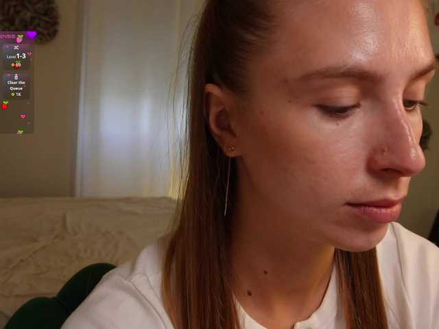 HelloKikky live cam on BongaCams