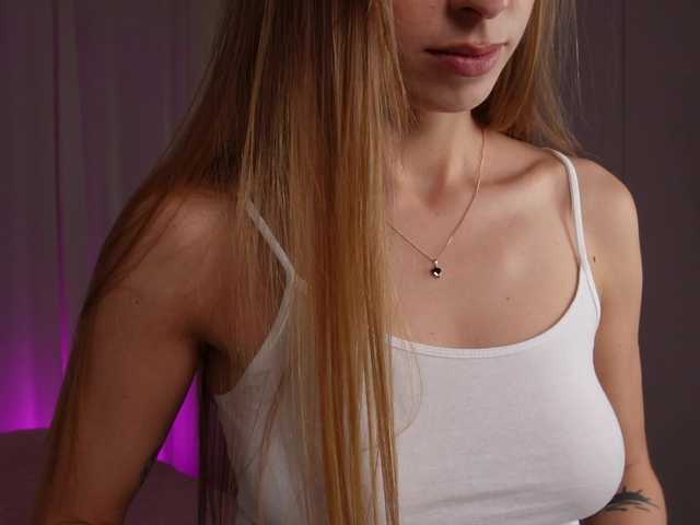 HelloKikky live cam on BongaCams