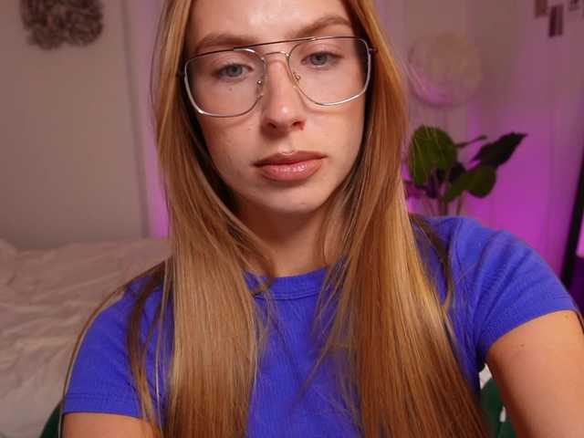 HelloKikky live cam on BongaCams