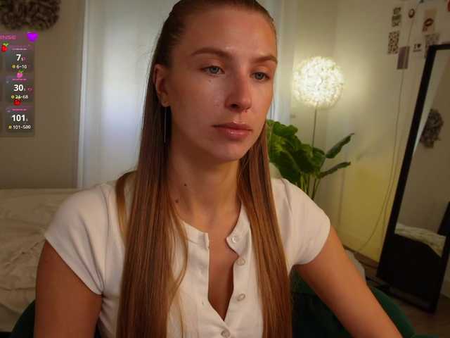 HelloKikky live cam on BongaCams