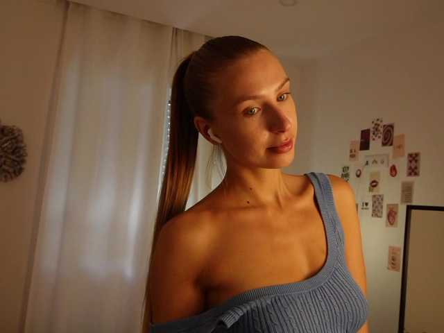 HelloKikky live cam on BongaCams
