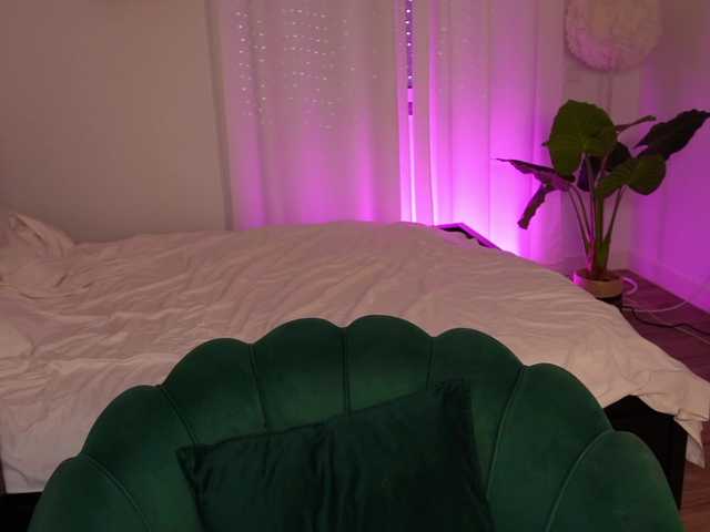 HelloKikky live cam on BongaCams