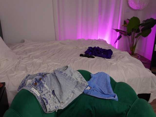HelloKikky live cam on BongaCams