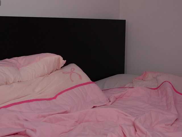 HelloKikky live cam on BongaCams