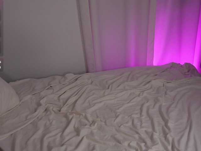 HelloKikky live webcam show