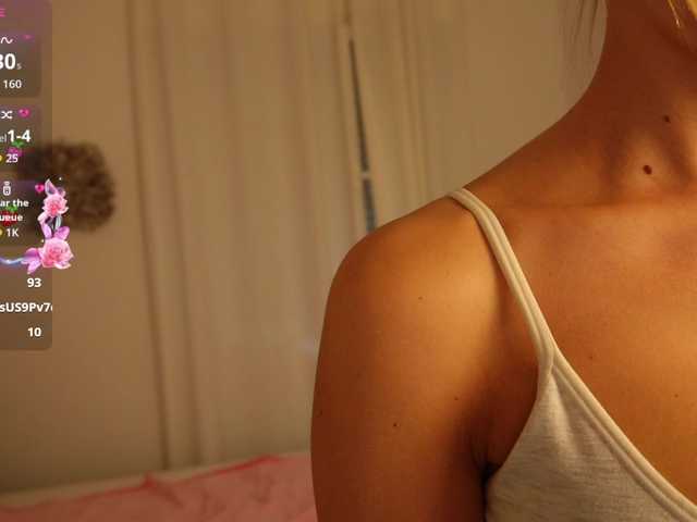 HelloKikky live cam on BongaCams