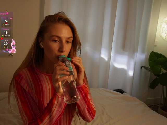 HelloKikky live cam on BongaCams