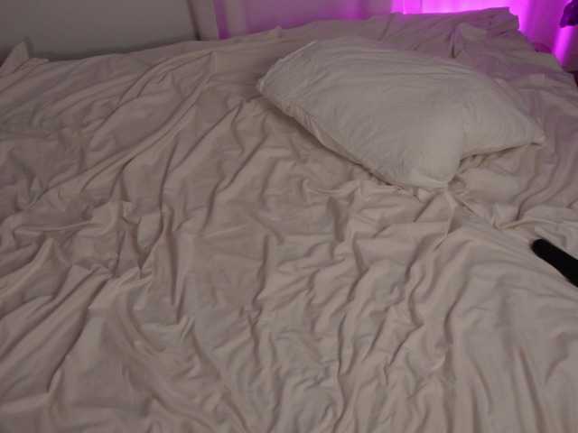 HelloKikky live cam on BongaCams