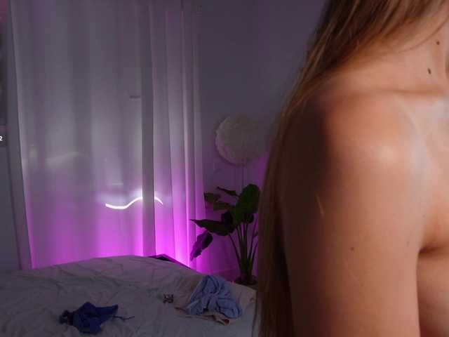 HelloKikky live webcam show