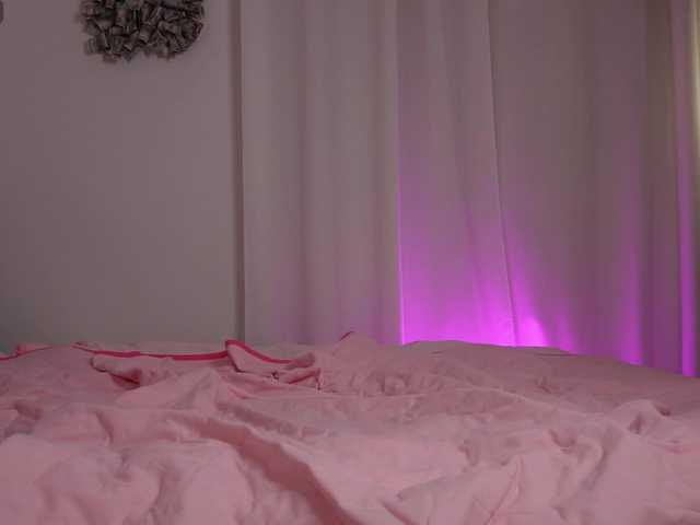 HelloKikky live cam on BongaCams