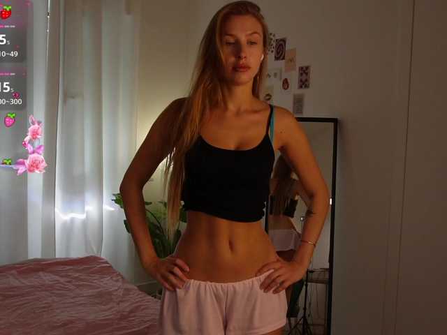 HelloKikky live cam on BongaCams
