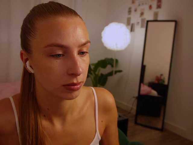 HelloKikky live cam on BongaCams
