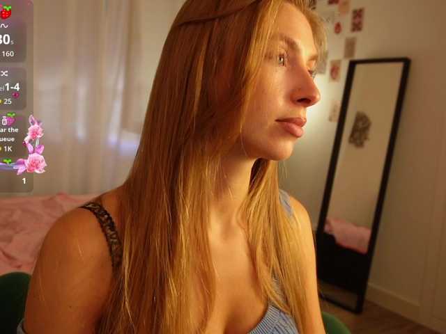 HelloKikky live cam on BongaCams