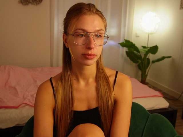 HelloKikky live cam on BongaCams