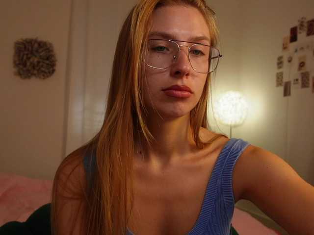 HelloKikky live cam on BongaCams