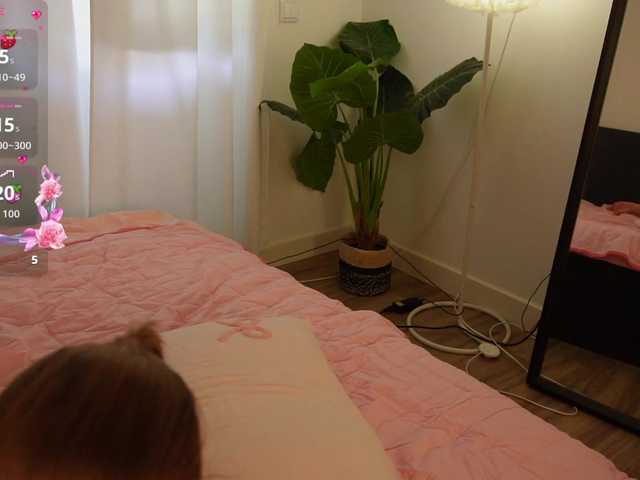 HelloKikky live cam on BongaCams