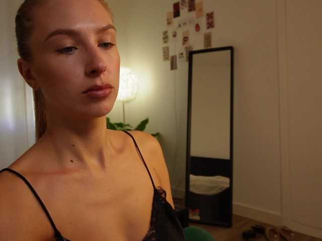 le modèle Kikky est en webcam porno dans un show sur le site bongacams, il possède les tags suivants: White/Caucasian,Blonde,Shaved